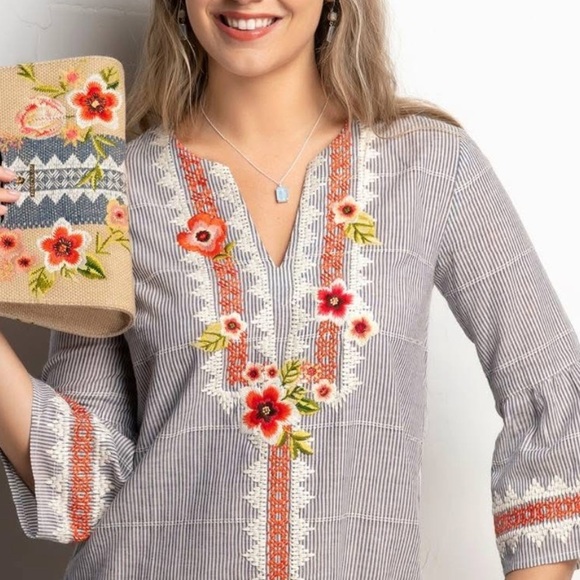 Spartina 449 Dresses & Skirts - EUC Spartina 449- Embroidered Floral Kaftan. Size M